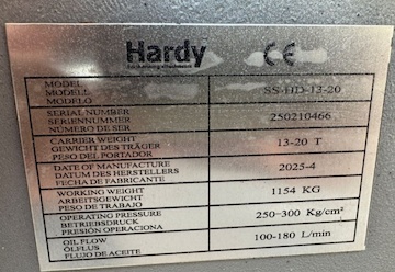 štítek vytrhávač stromů a pařezů pro bagry
